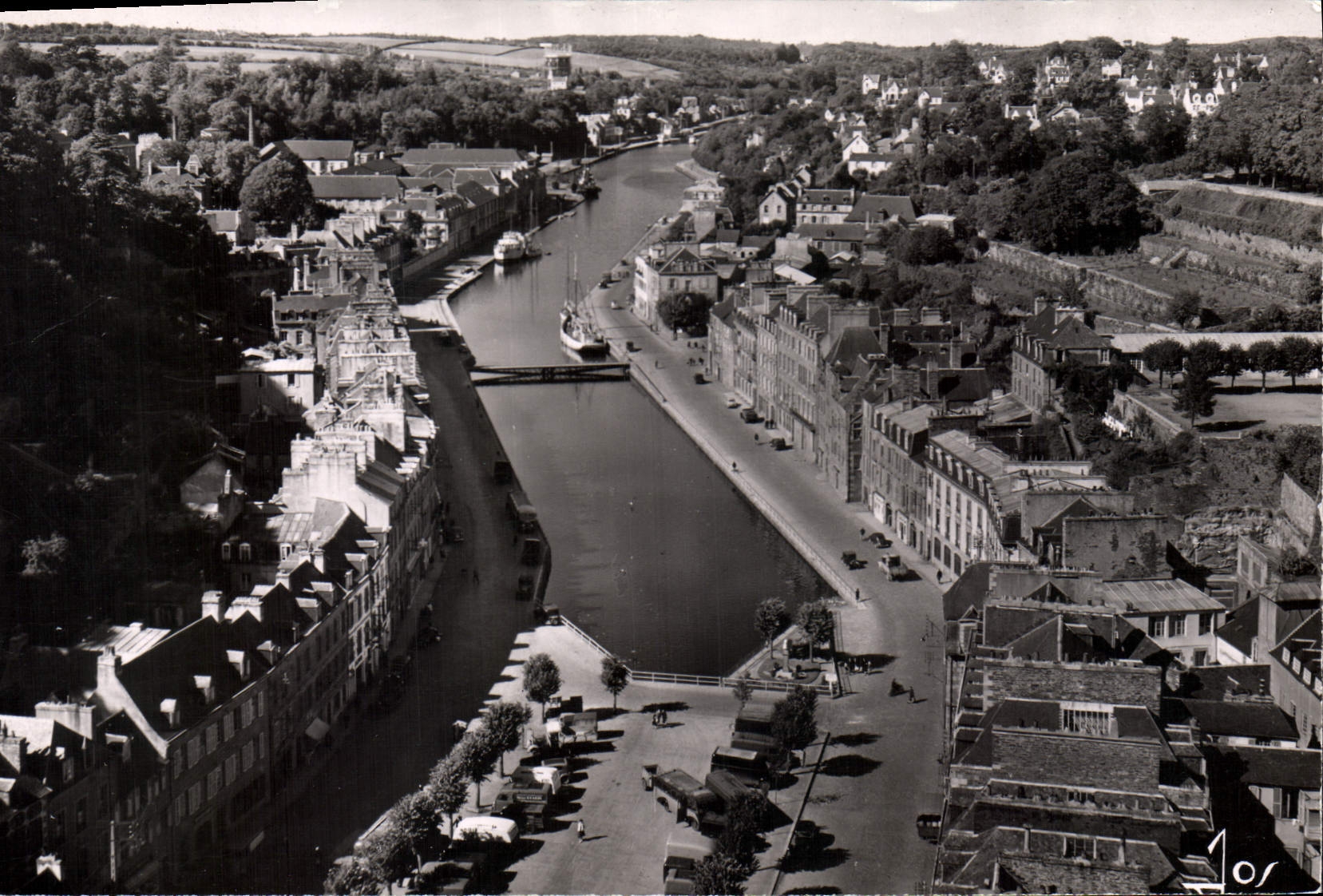 CPA Morlaix Finistere Le Bassin a Flots et le Quais de Leon de Treguier 
