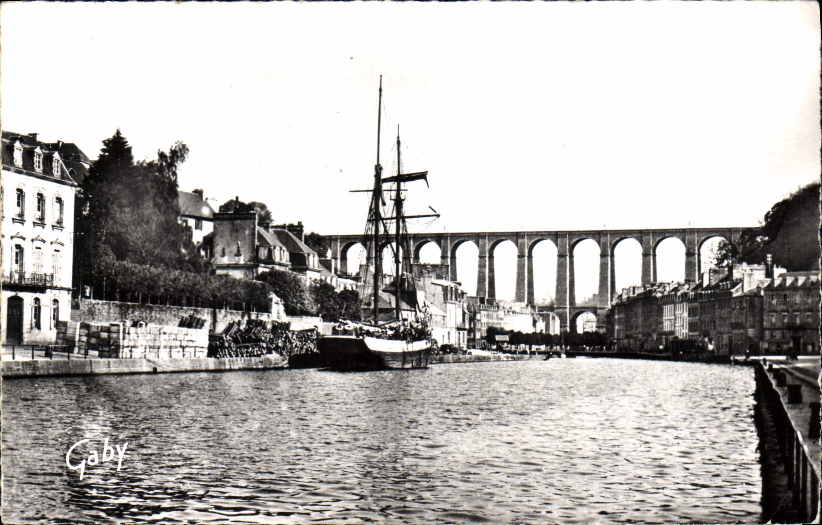 CPA Morlaix Finistere Quai du Treguier et le Viaduc 