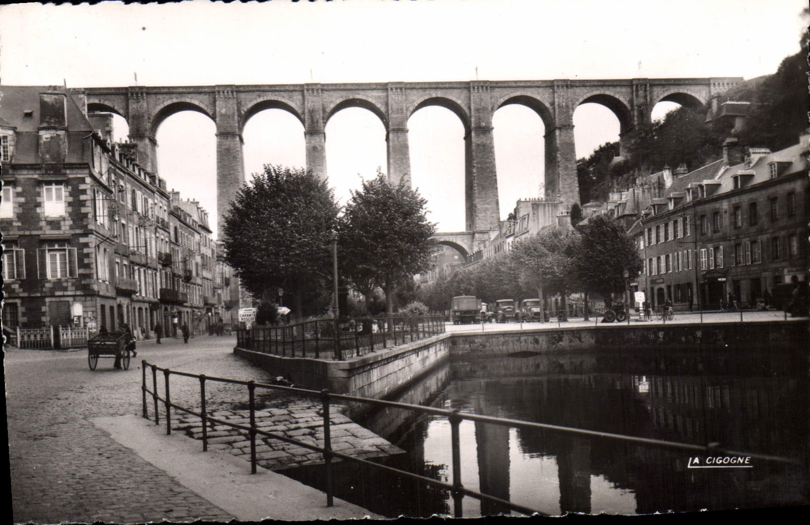 CPA Morlaix Finistere Place Cornic et le Viaduc 