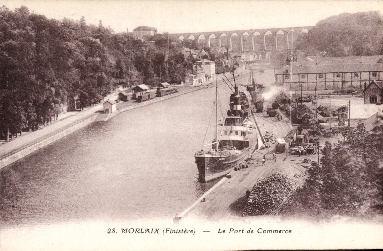 CPA Morlaix Finistere Le Port de Commerce Bateau