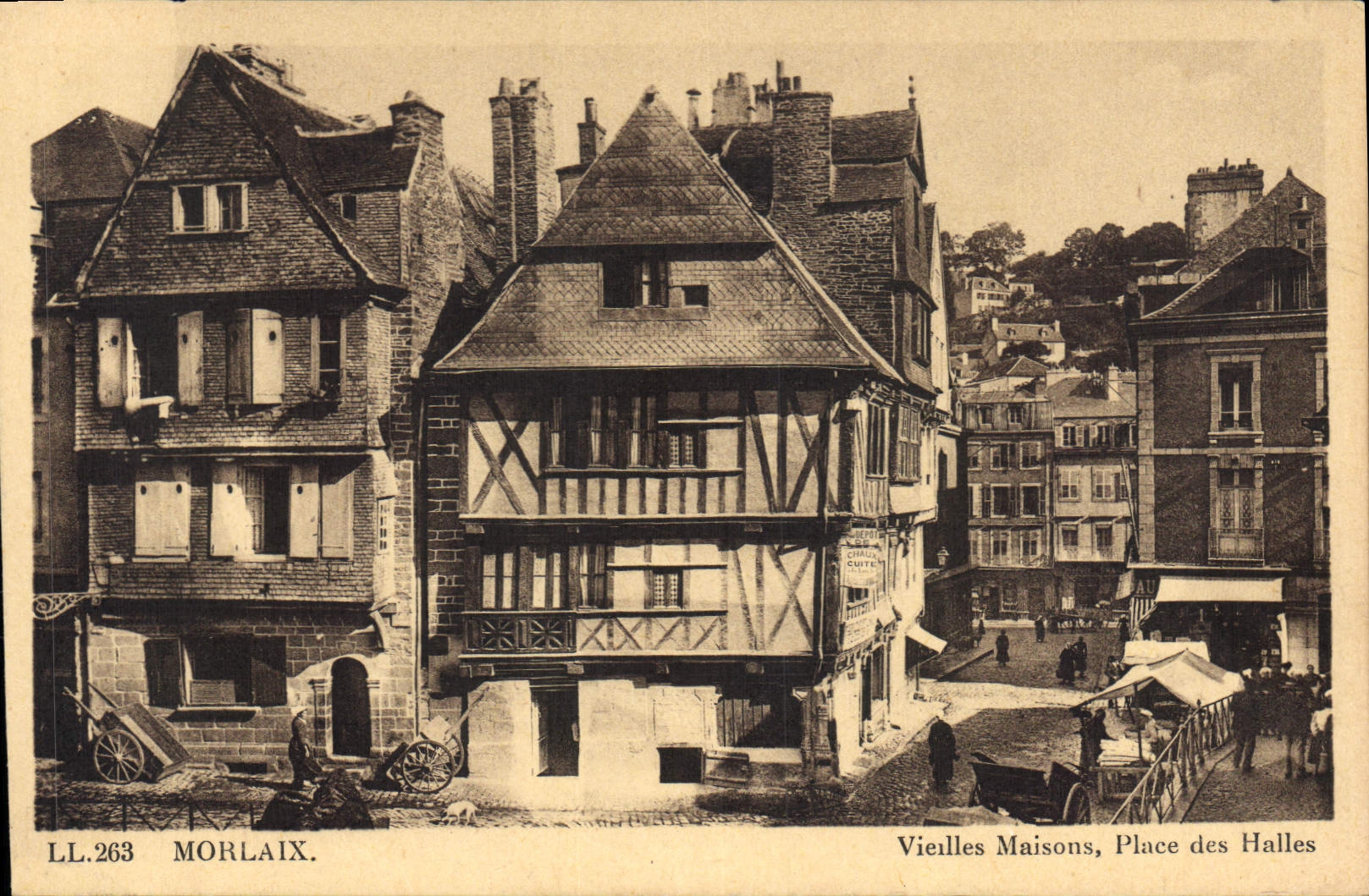 CPA Morlaix Vieilles Maisons Place des Halles 