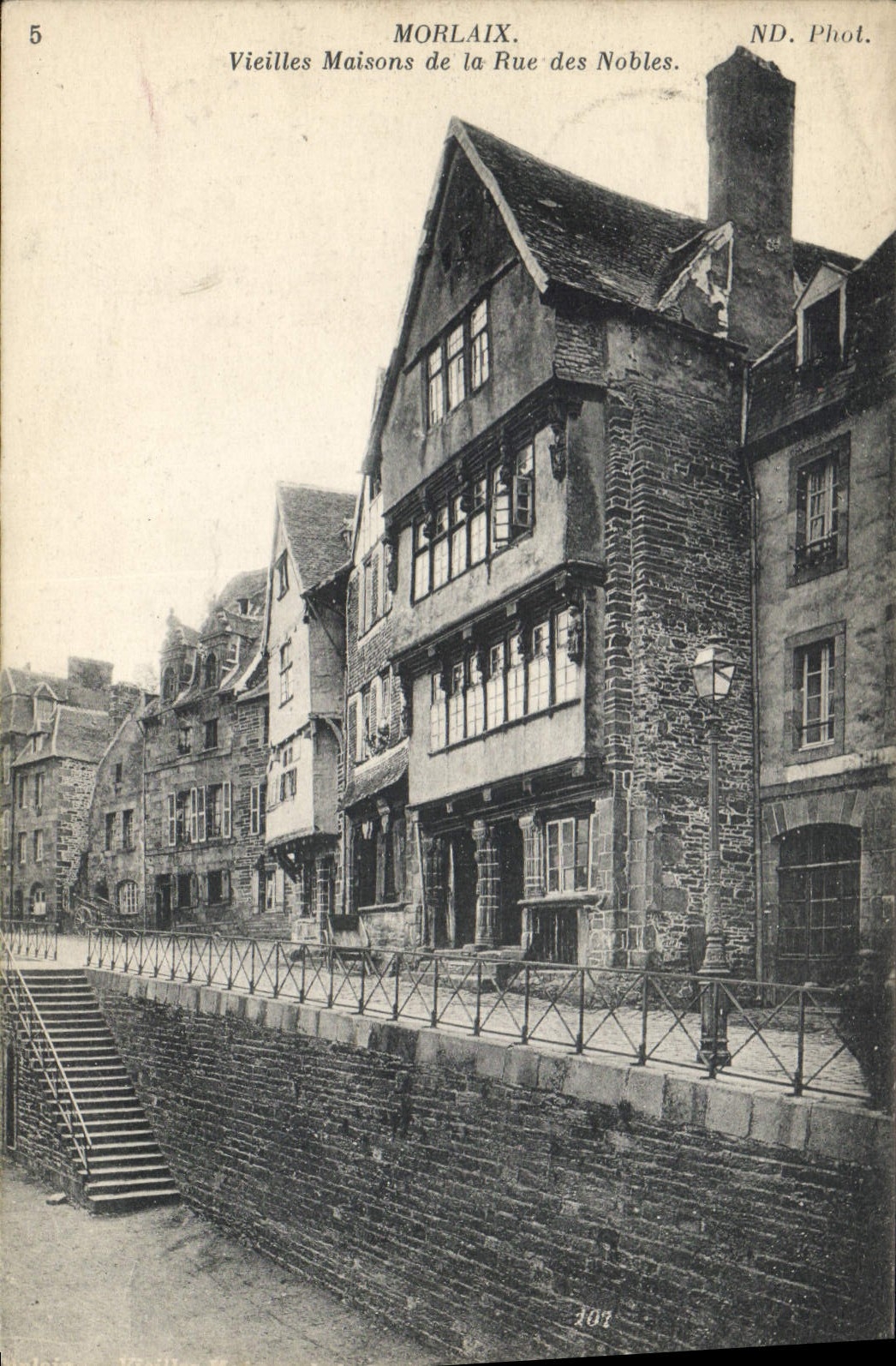 CPA Morlaix Vieilles Maisons de la Rue des Nobles 