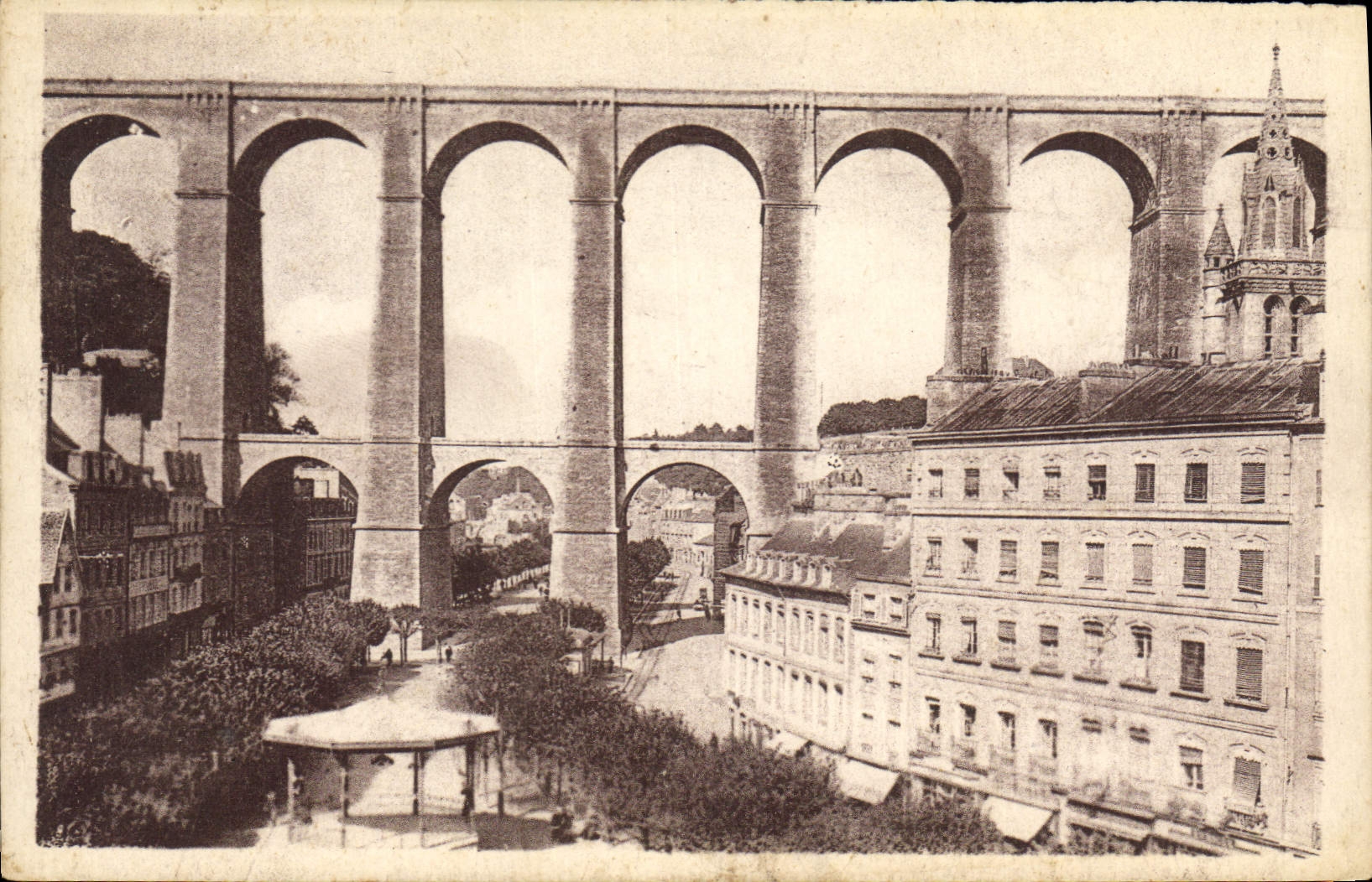 CPA Morlaix La Place Thiers et le Viaduc 