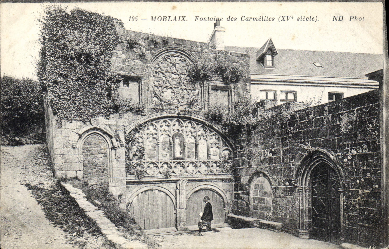 CPA Morlaix Fontaine des Carmelites 