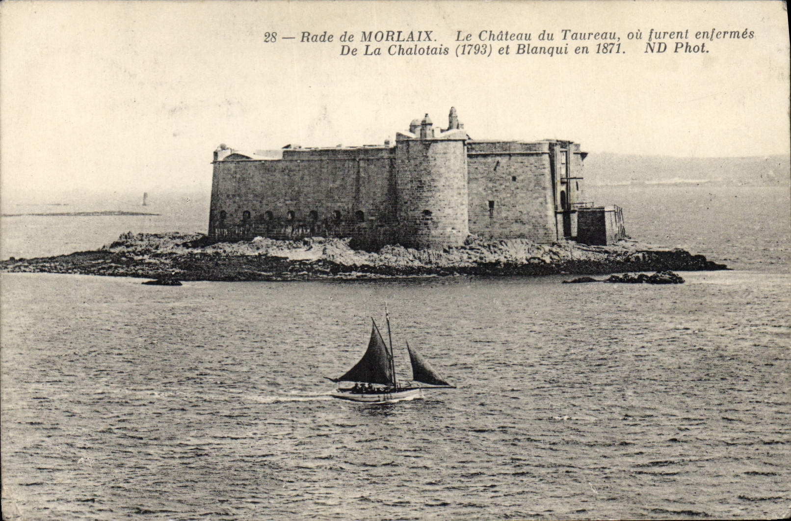 CPA Rade de Morlaix Le Chateau de Taureau