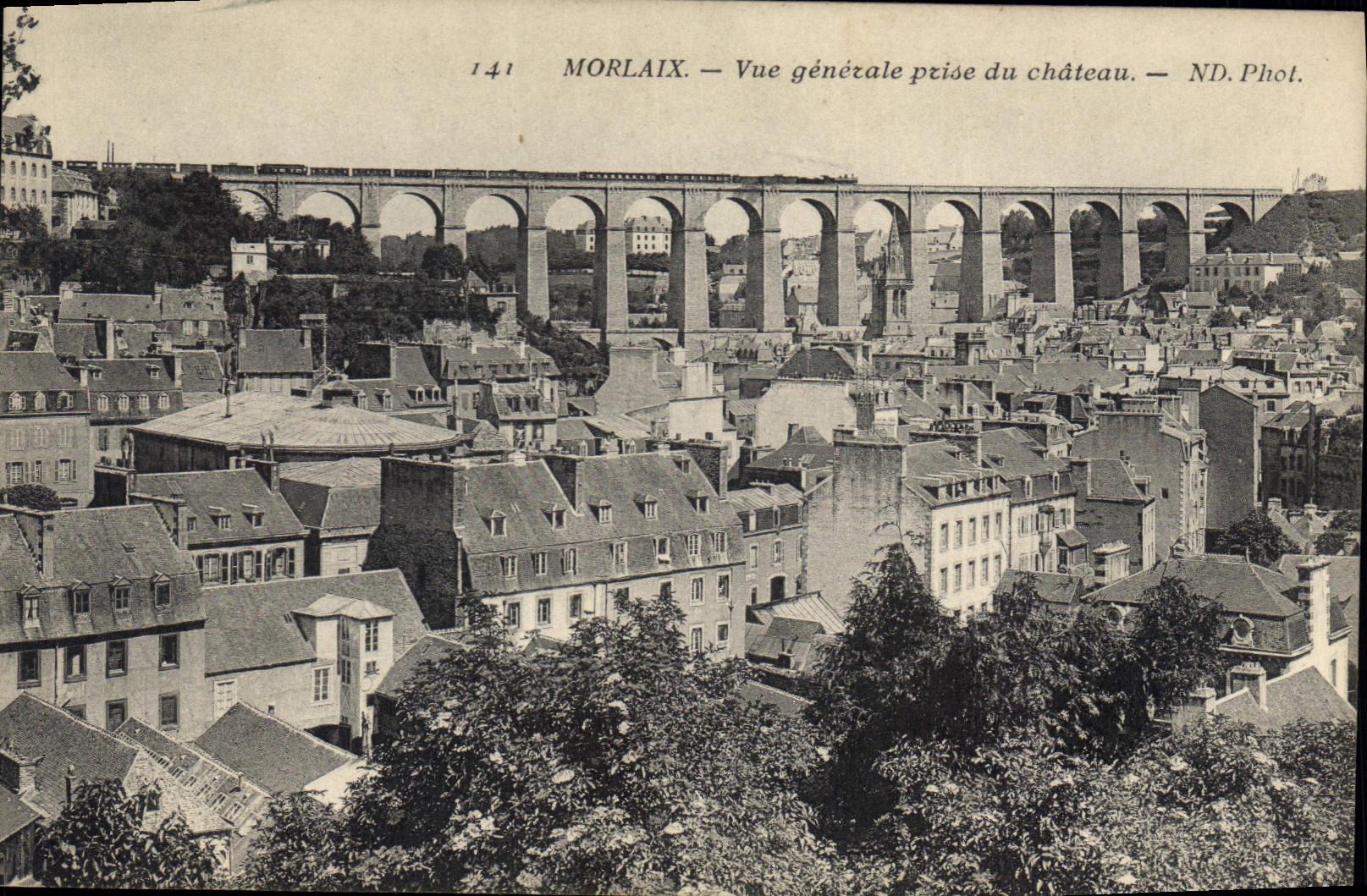 CPA Morlaix Vue generale prise du Chateau 