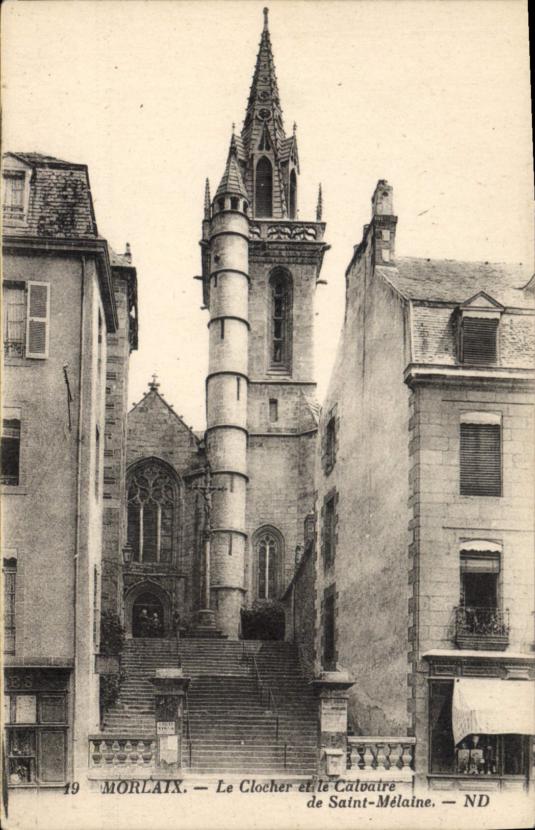 CPA Morlaix Le Clocher et le Calvaire de St Melaine 