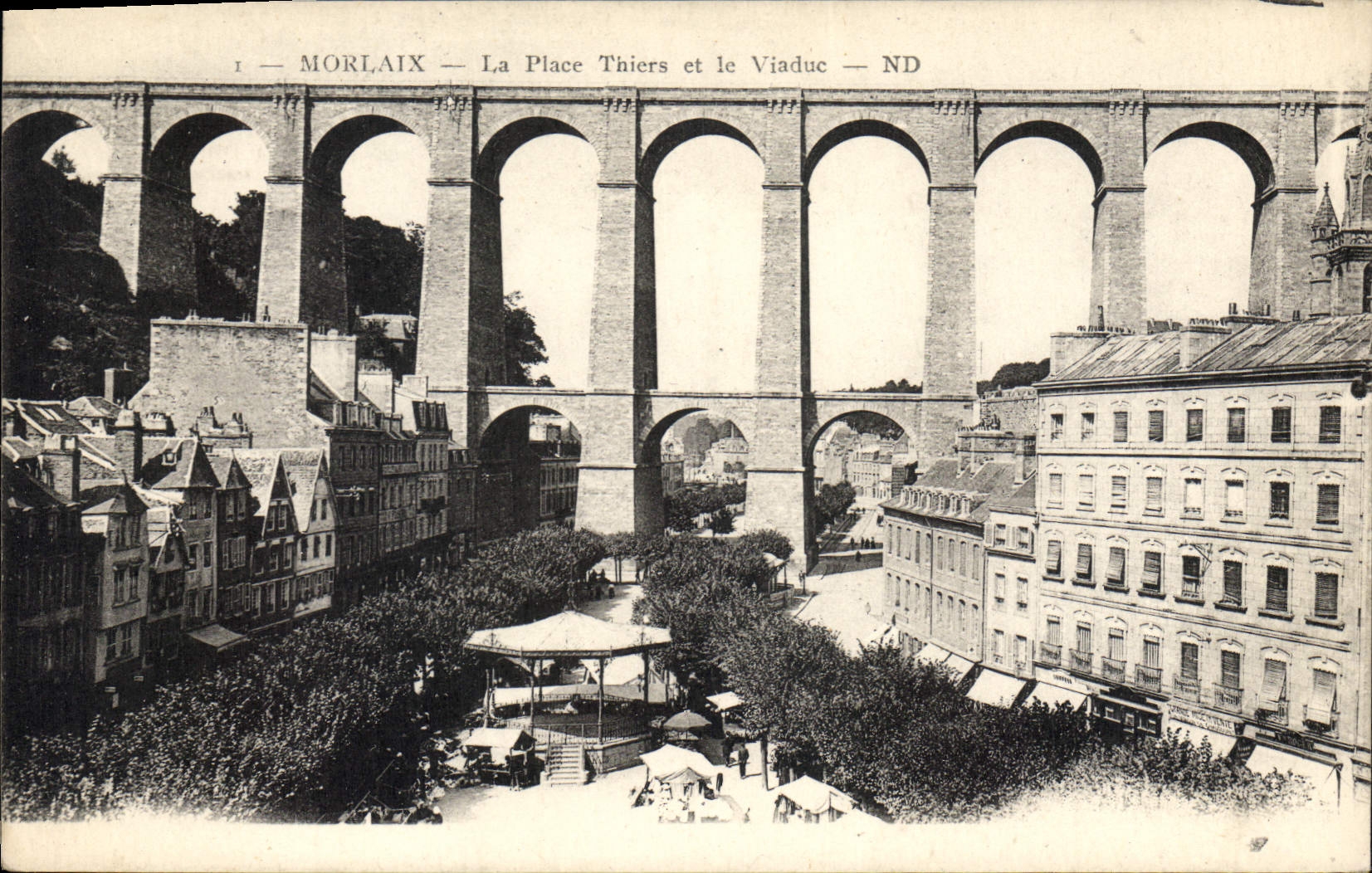 CPA Morlaix La Place Thiers et le Viaduc 