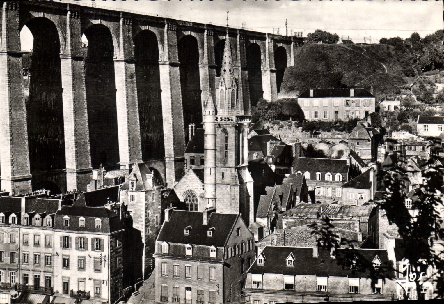 CPA Morlaix Finistere Le quartier pittoresque de St Melaine pres du viaduc 
