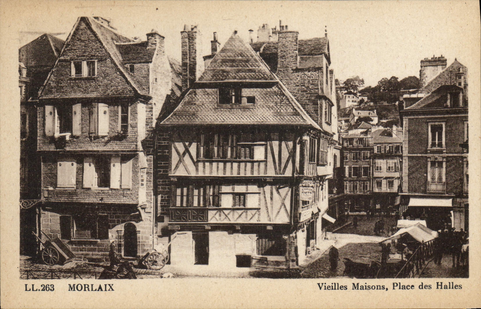 CPA Morlaix Veilles Maisons Place des Halles 