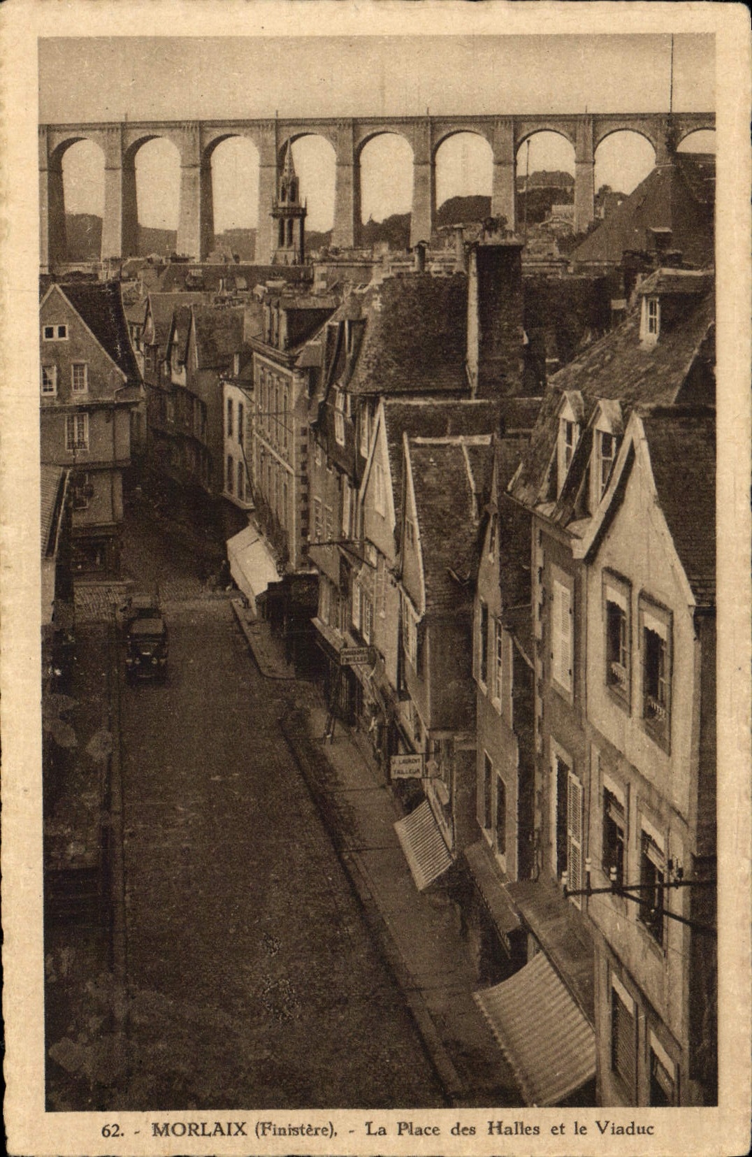 CPA Morlaix Finistere La Place des Halles et le Viaduc 