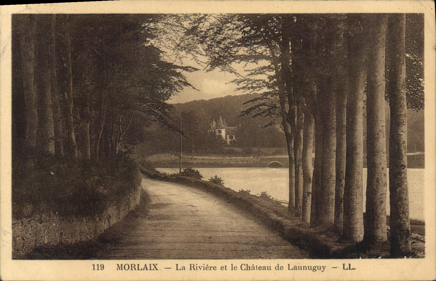 CPA Morlaix La Riviere et le Chateau de Launuguy 