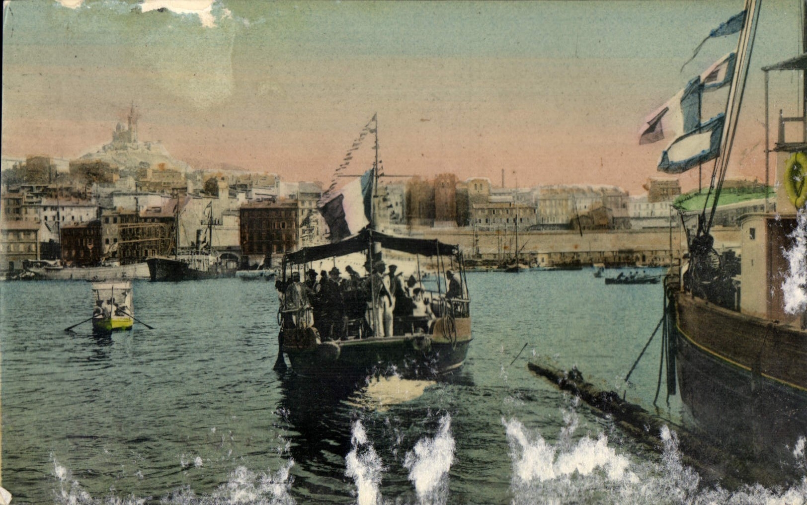 CPA Marseille Le Vieux Port Traversee du Bateau Mouche