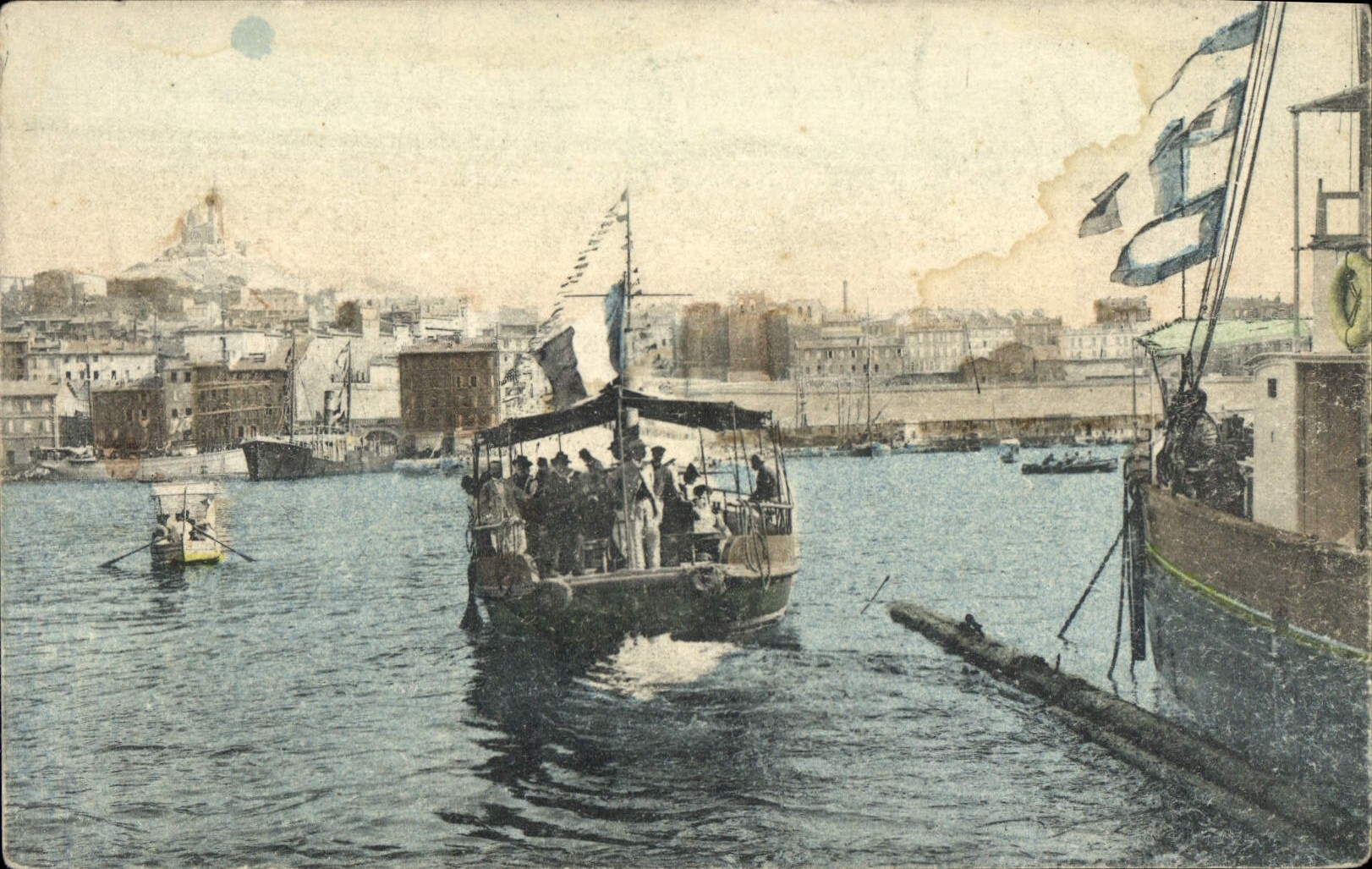 CPA Marseille Le Vieux Port Traversee du Bateau Mouche