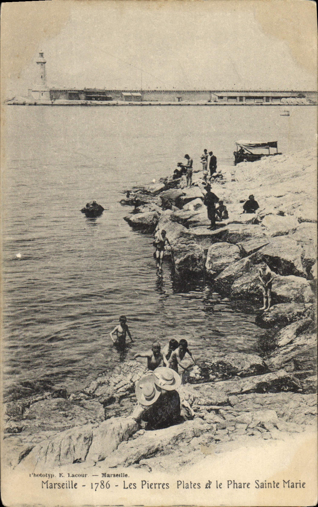 CPA Marseille Les Pierres Plates et le Phare Sainte Marie