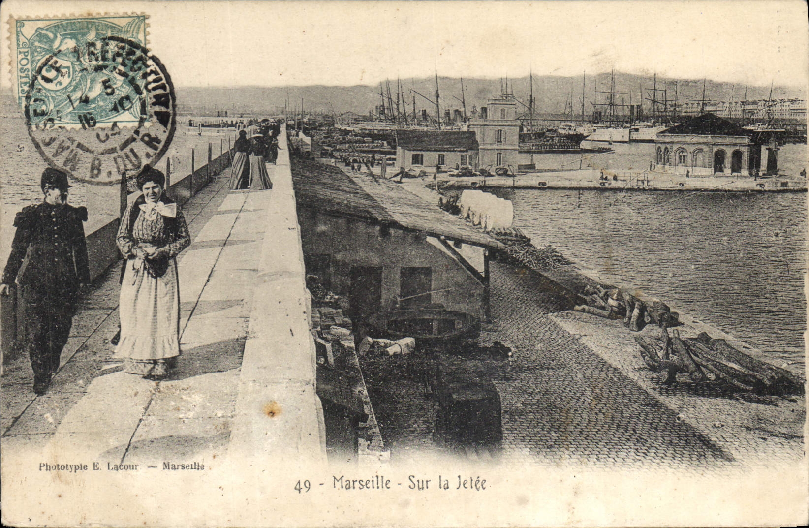 CPA Marseille Sur la Jetee 