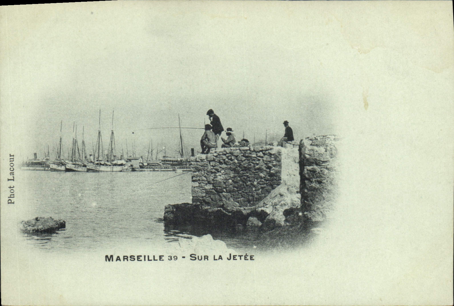 CPA Marseille Sur la Jetee 