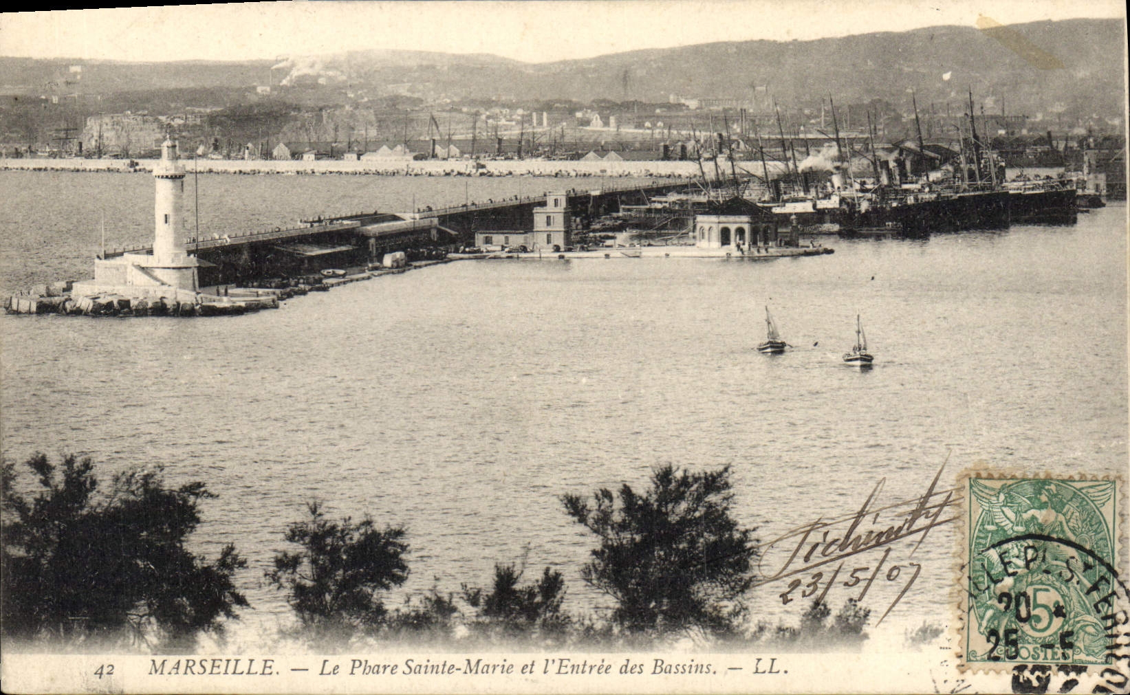 CPA Marseille Le Phare Sainte Marie el l'Entree des Bassins 