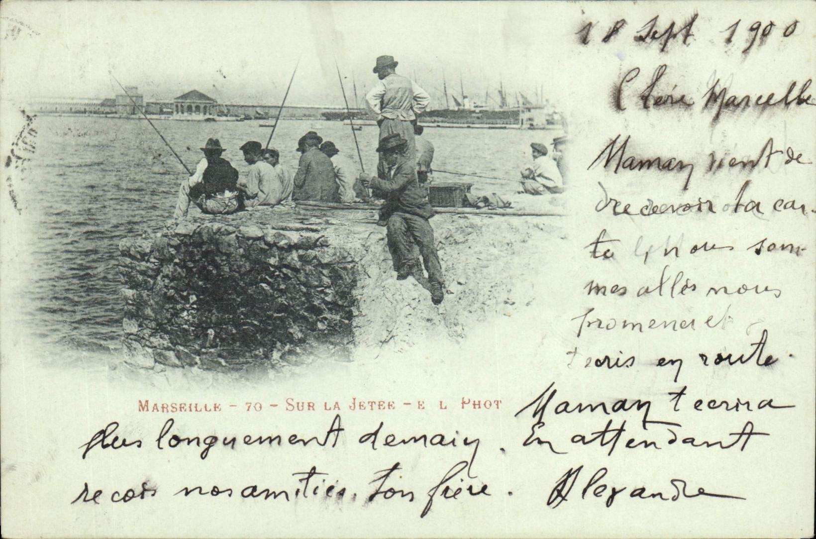 CPA Marseille Sur la Jetee 