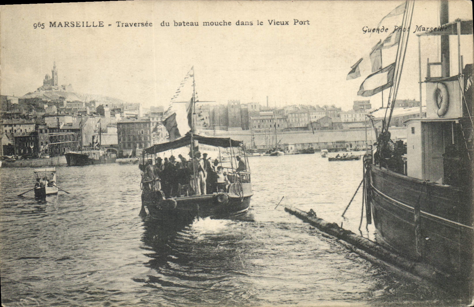 CPA Marseille Traversee du bateau mouche dans le Vieux Port 
