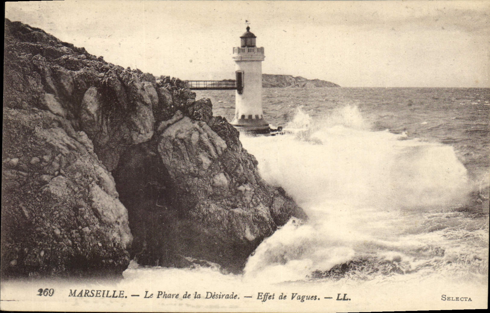 CPA Marseille Le Phare de la Desirade Effet de Vagues