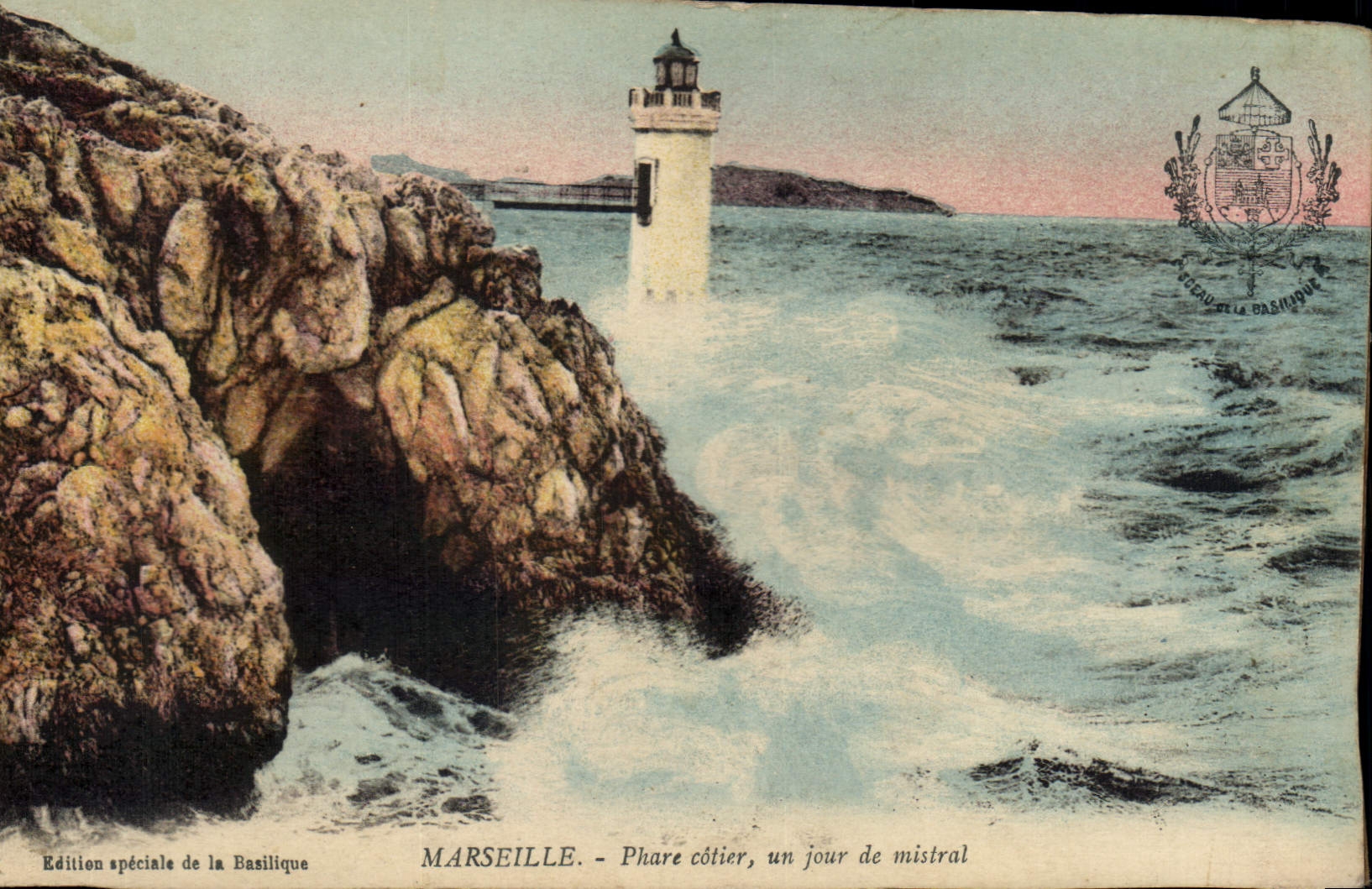 CPA Marseille Phare cotier un jour de mistral