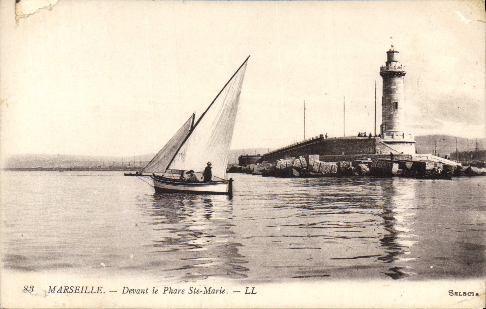 CPA Marseille Devant le Phare Ste Marie 