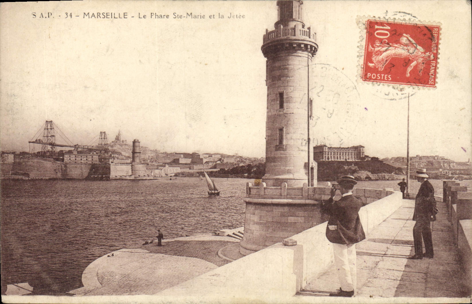 CPA Marseille Le Phare Ste Marie et la Jetee
