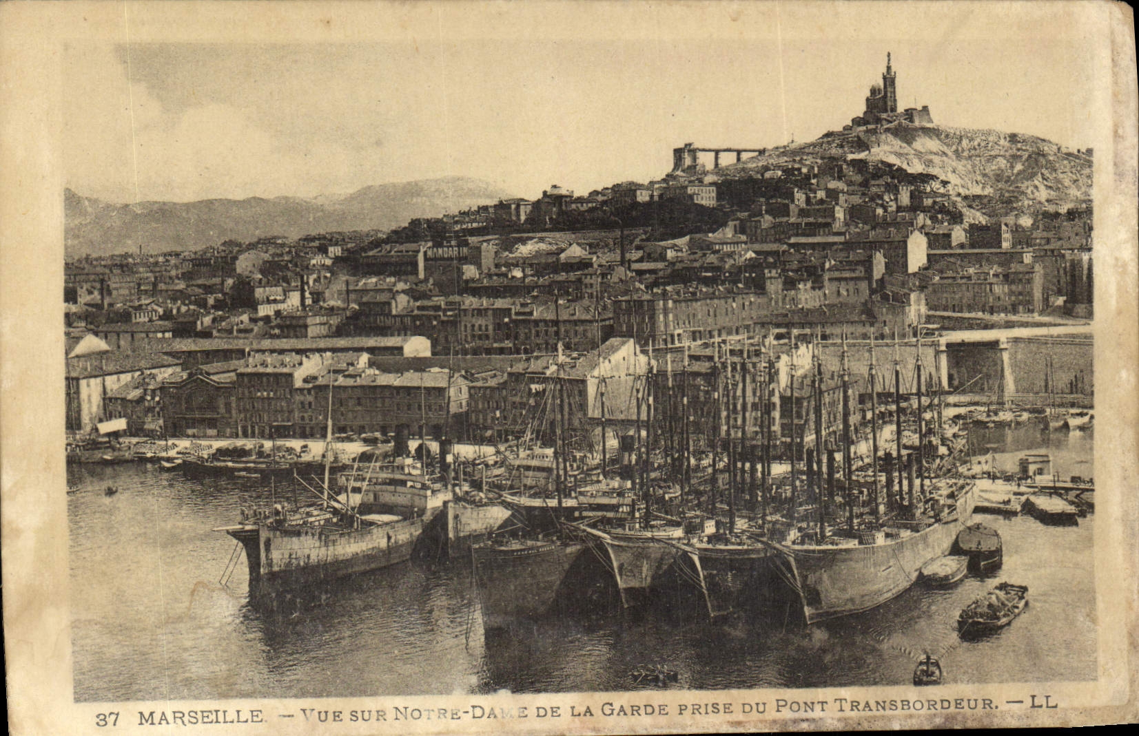 CPA Marseille vue sur Notre Dame de la Garde prise du Pont Transbordeur