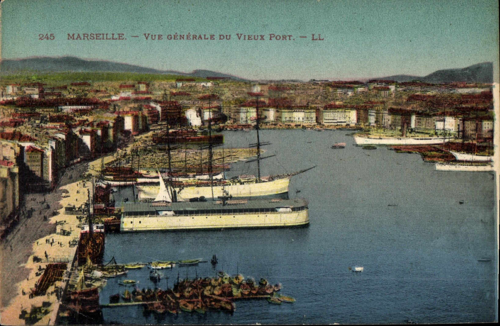 CPA Marseille vue generale du vieux port