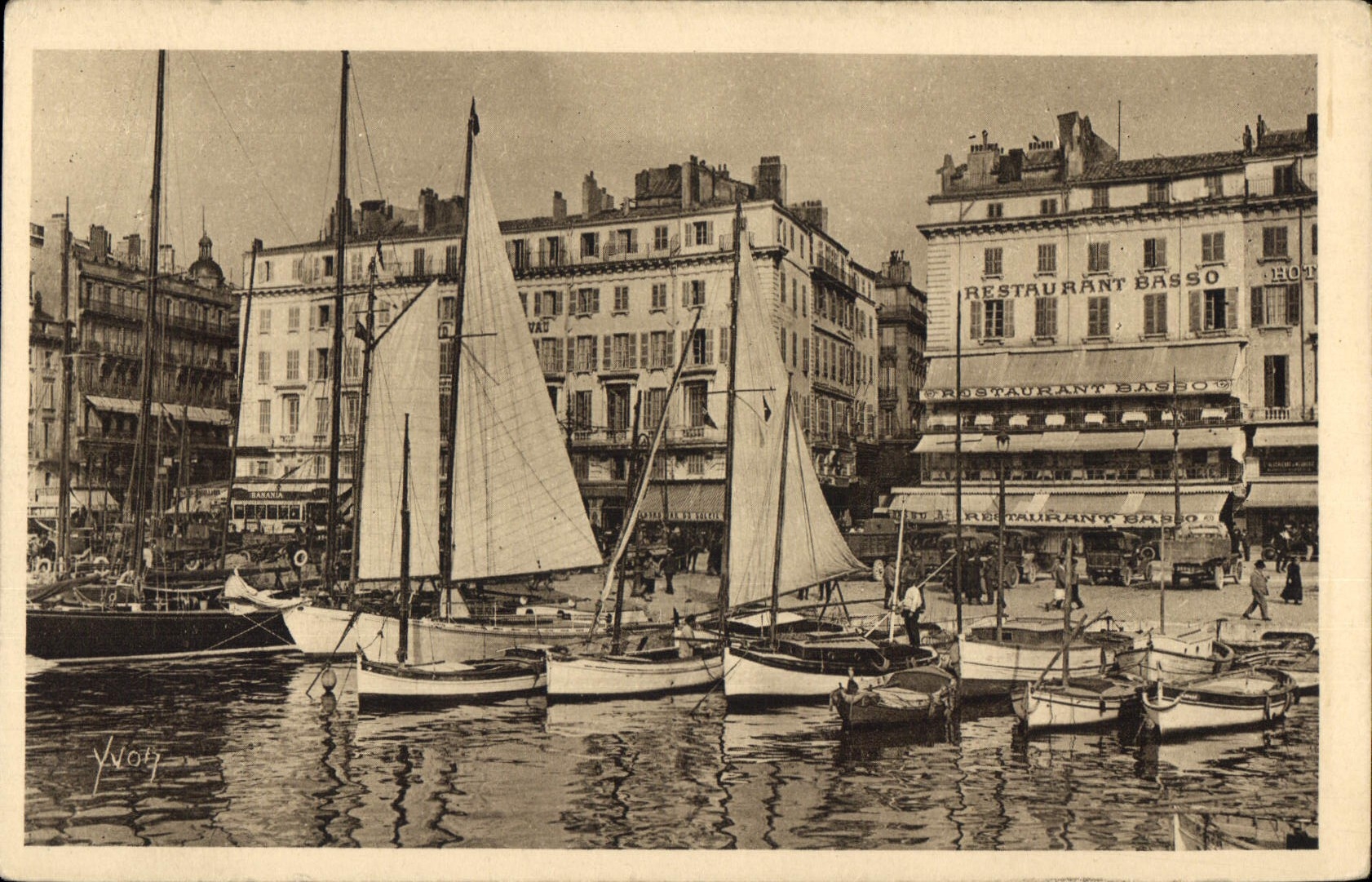 CPA Restaurant Basso Marseille un coin du Vieux port