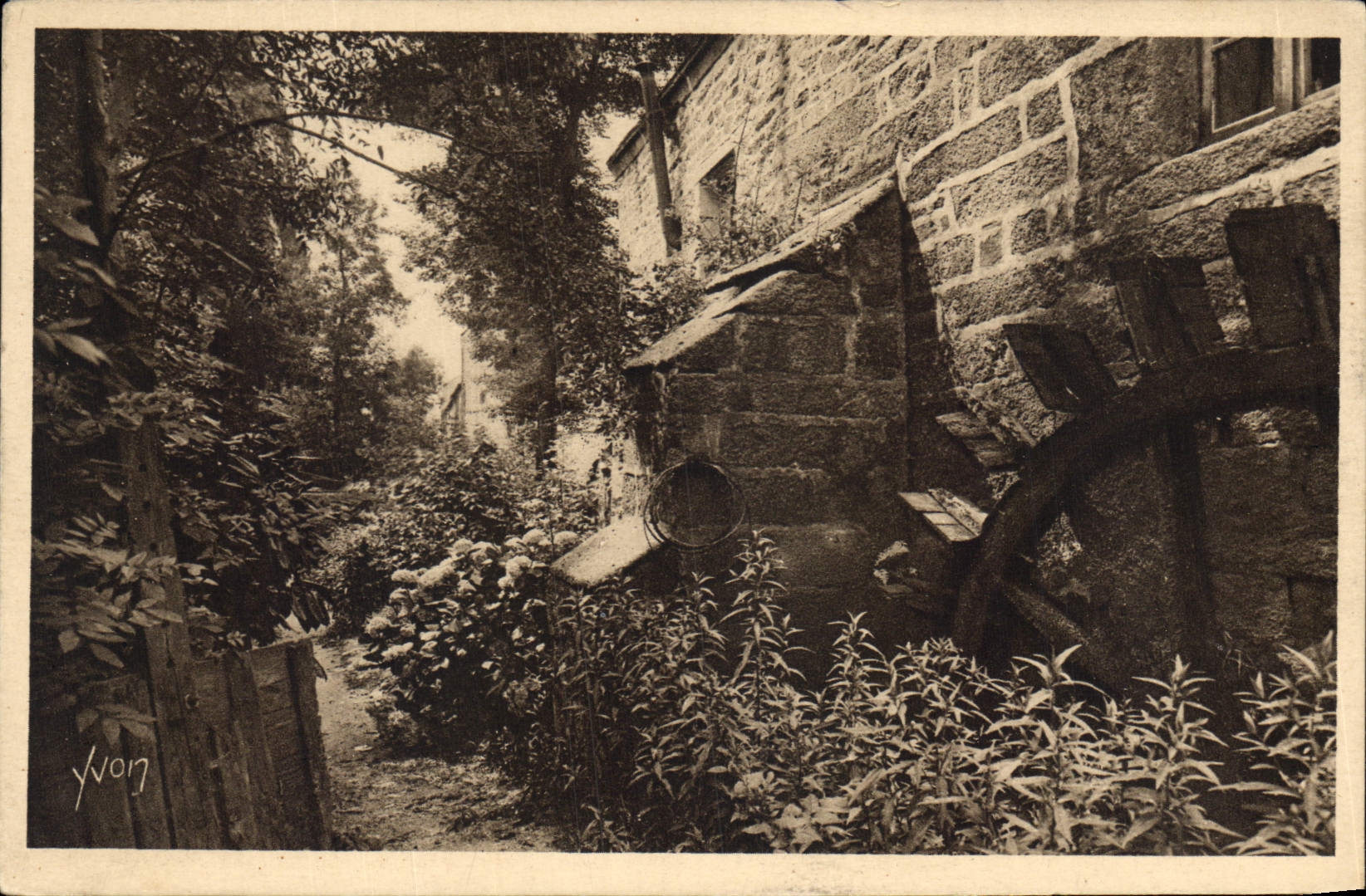 CPA Bretagne Pont Aven Finistere Vieux Moulin au long d'un sentier fleuri