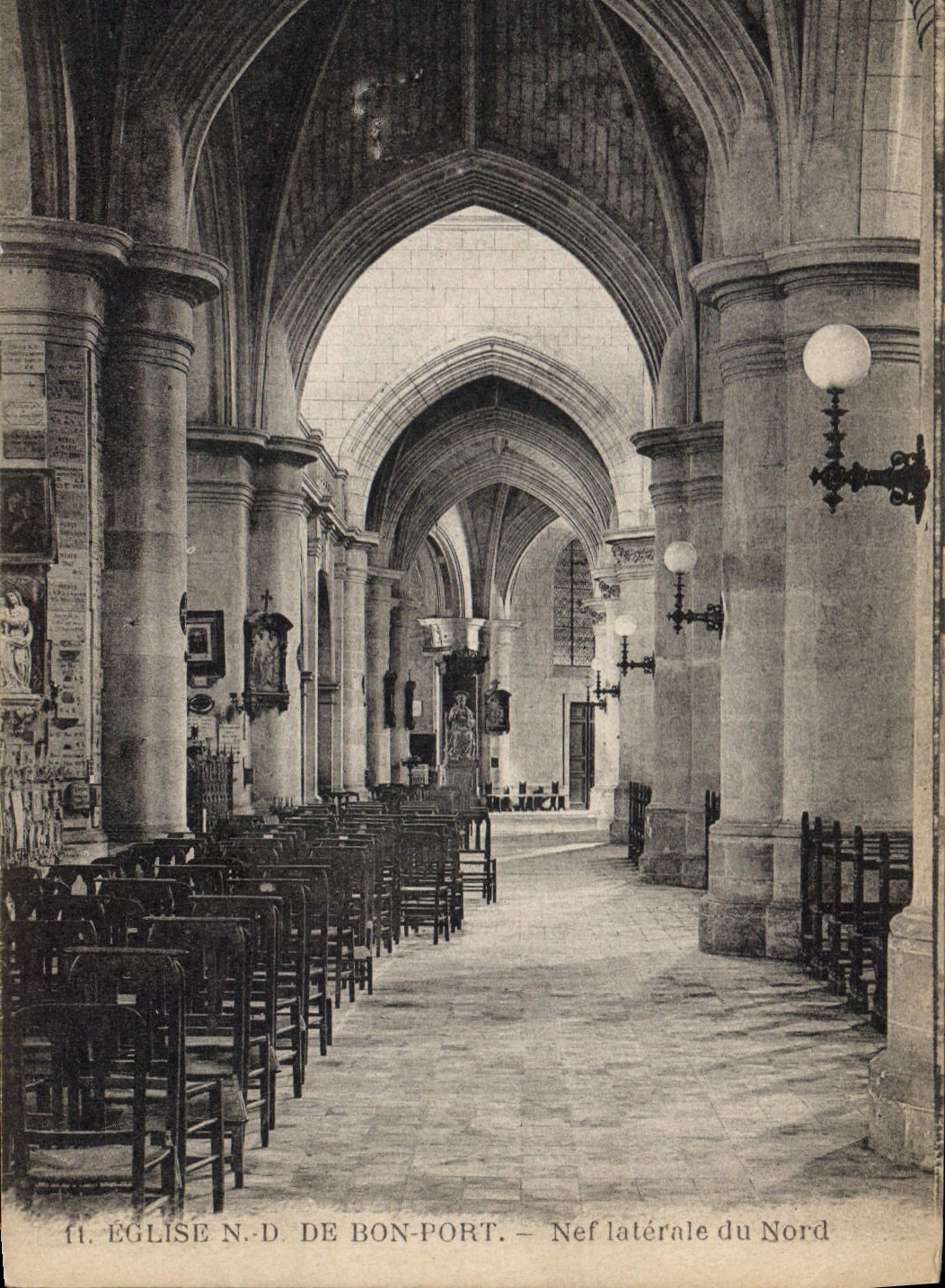 CPA Eglise de Bon Port Nef laternale du Nord