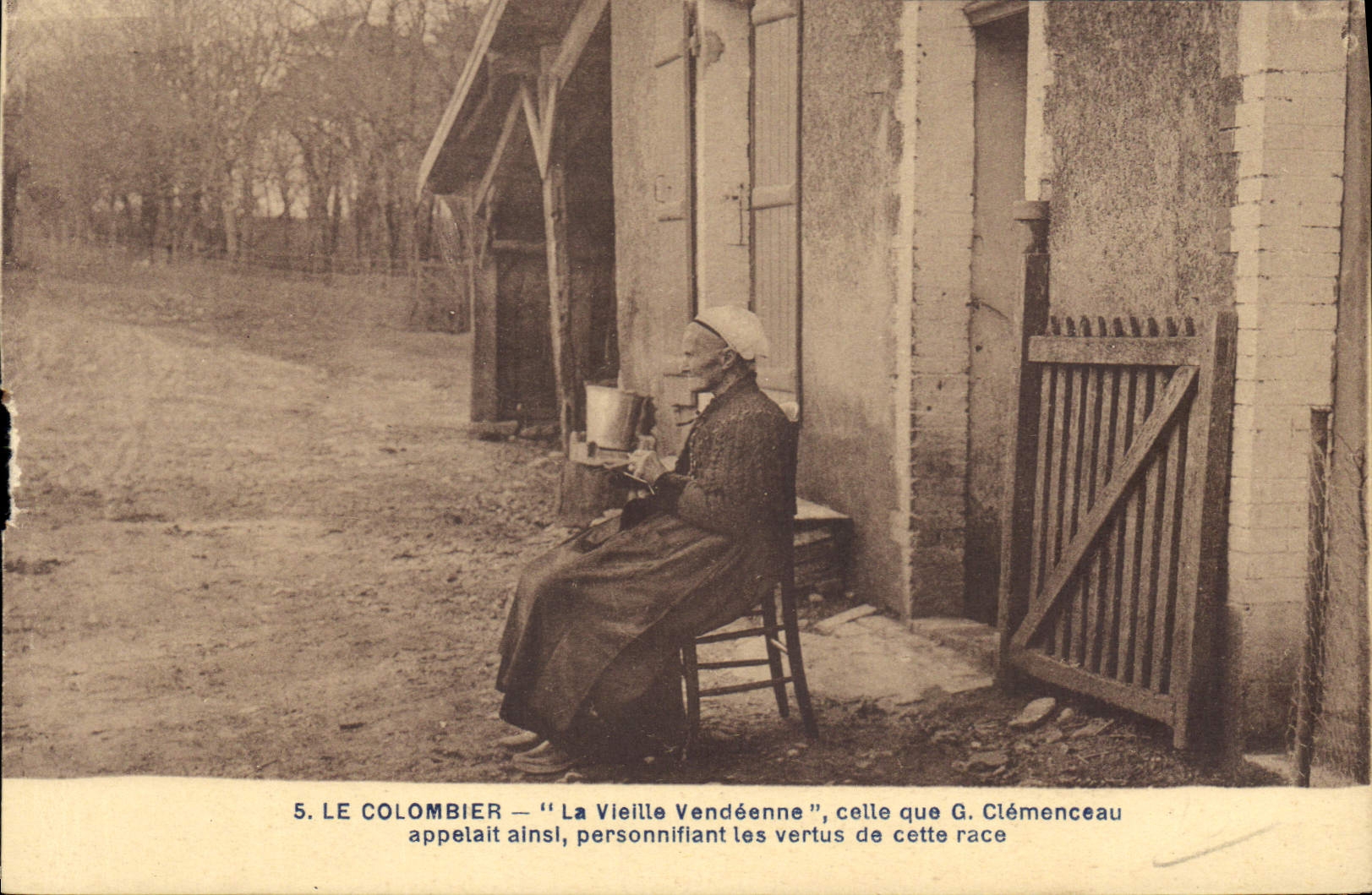 CPA Le Colombier La Vieille Vendeenne Clemenceau