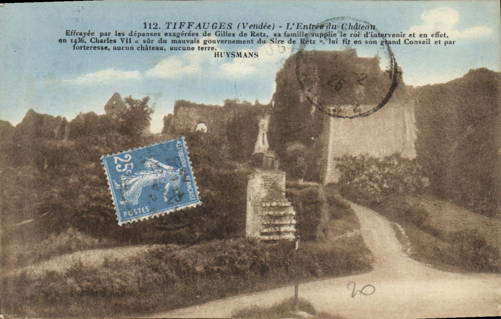 CPA Tiffaugues Vendee l'entree du chateau Effrayee par les depenses exagerees de Gilles de Retz sa f