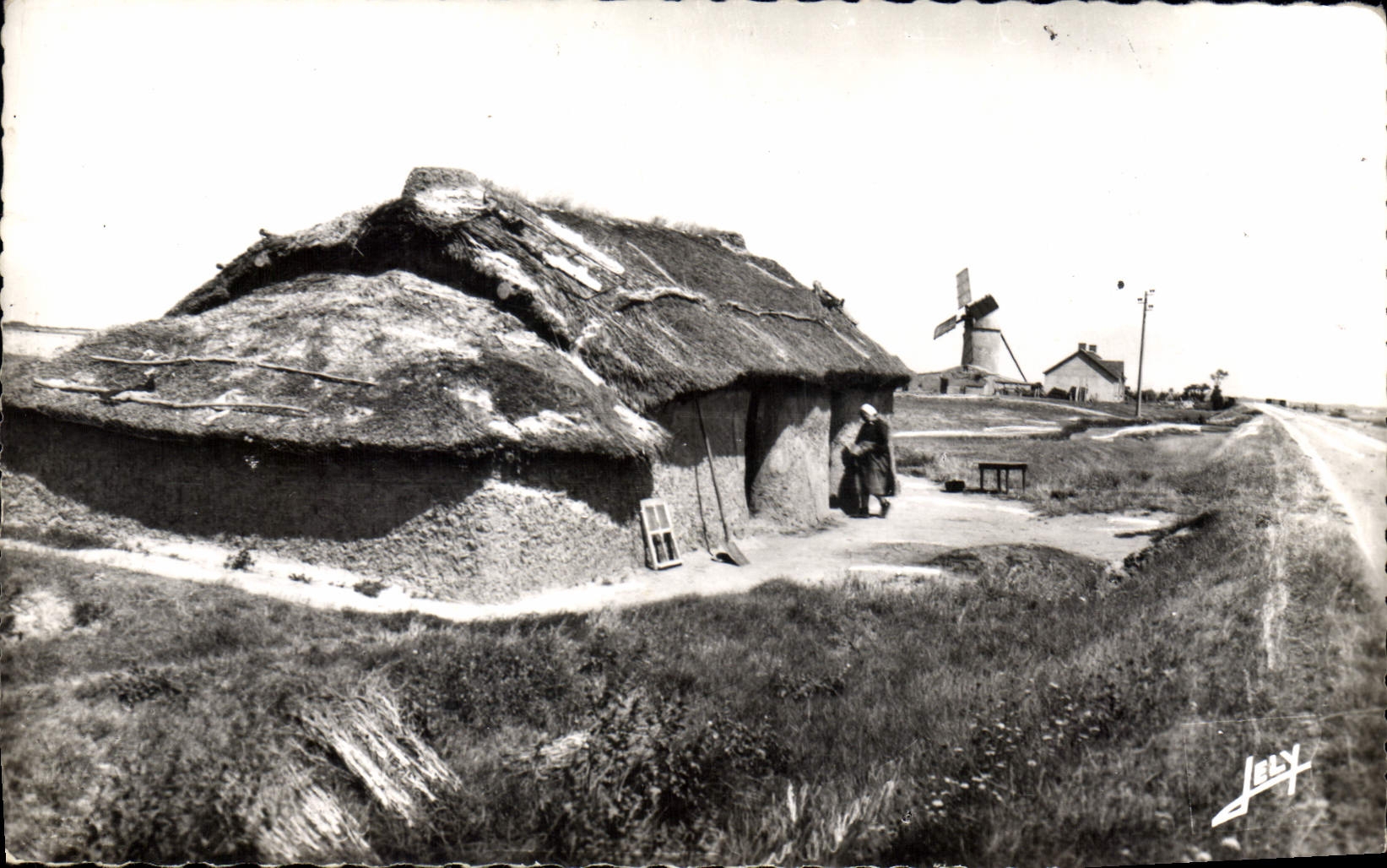 CPA Au Pays de Monts Vendee une Vieille Bourine Moulin