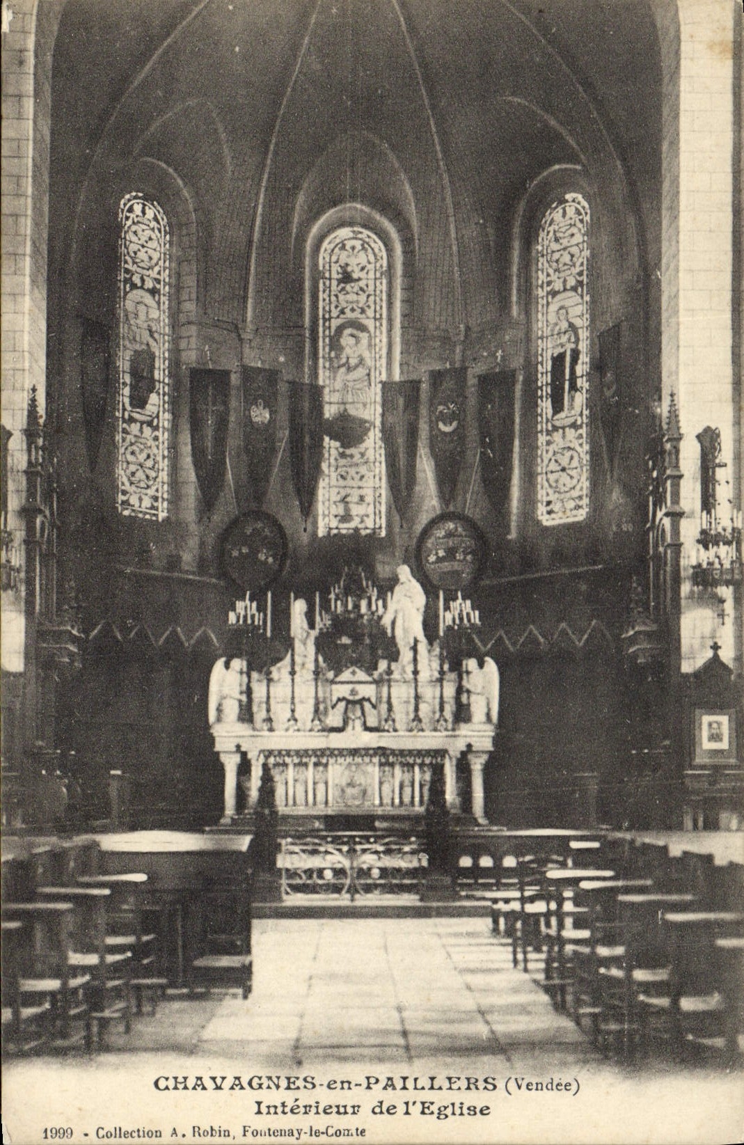 CPA Chavagnes en Paillers Vendee interieur de l'eglise