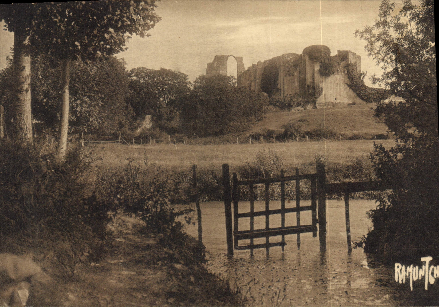 CPA Environs de Fontenay le Comte Ruines de la Cathedrale de Maillezais