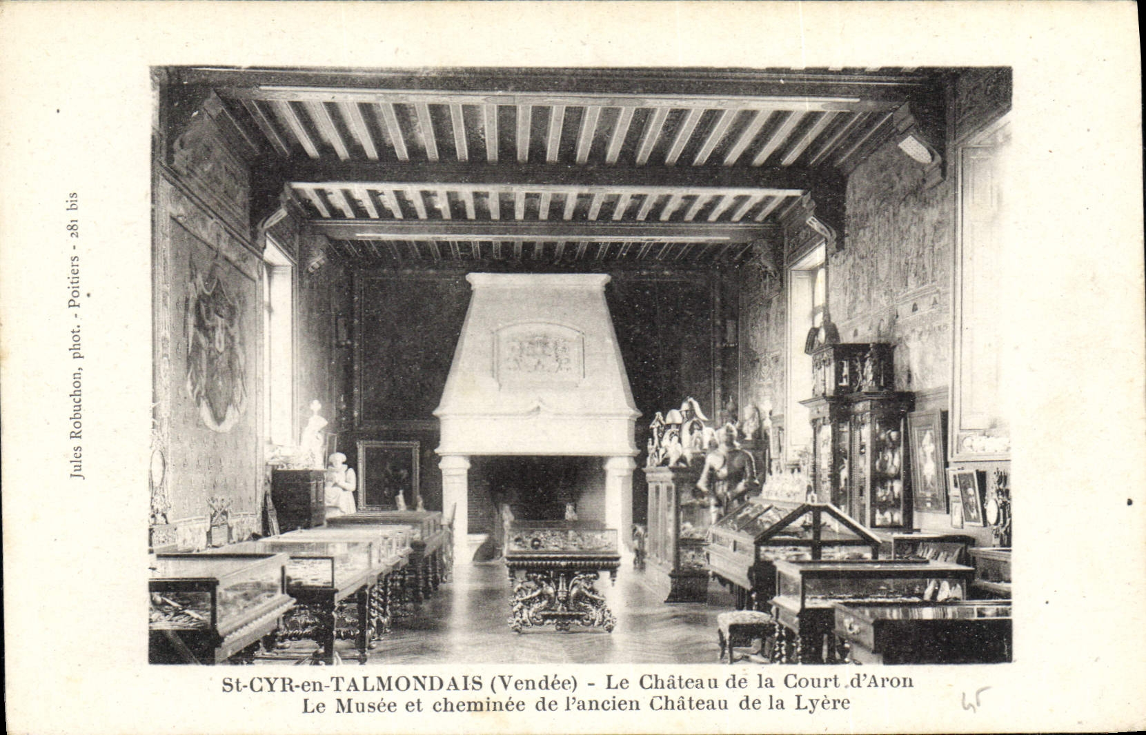 CPA St Cyr en Talmondais Vendee le chateau de la court d'Aron le musee et cheminee de l'ancien chate