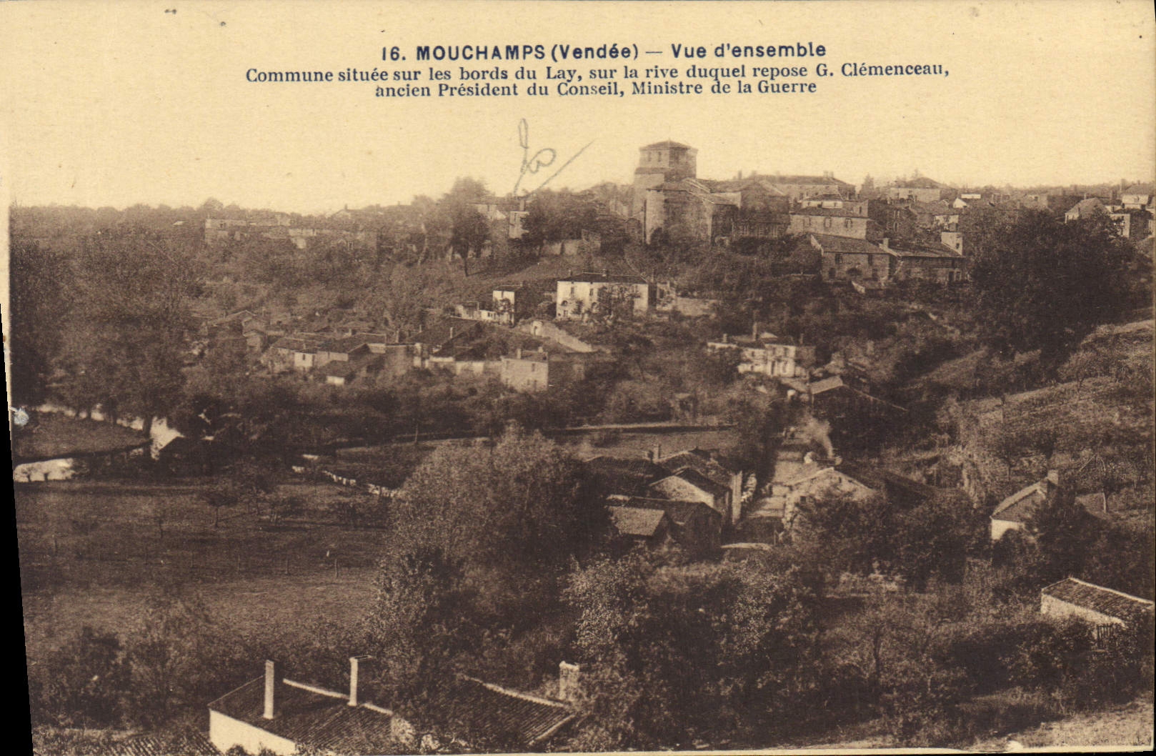 CPA Mouchamps Vendee vue d'ensemble commune situee sur les bords du Lay sur la rive duquel repose G