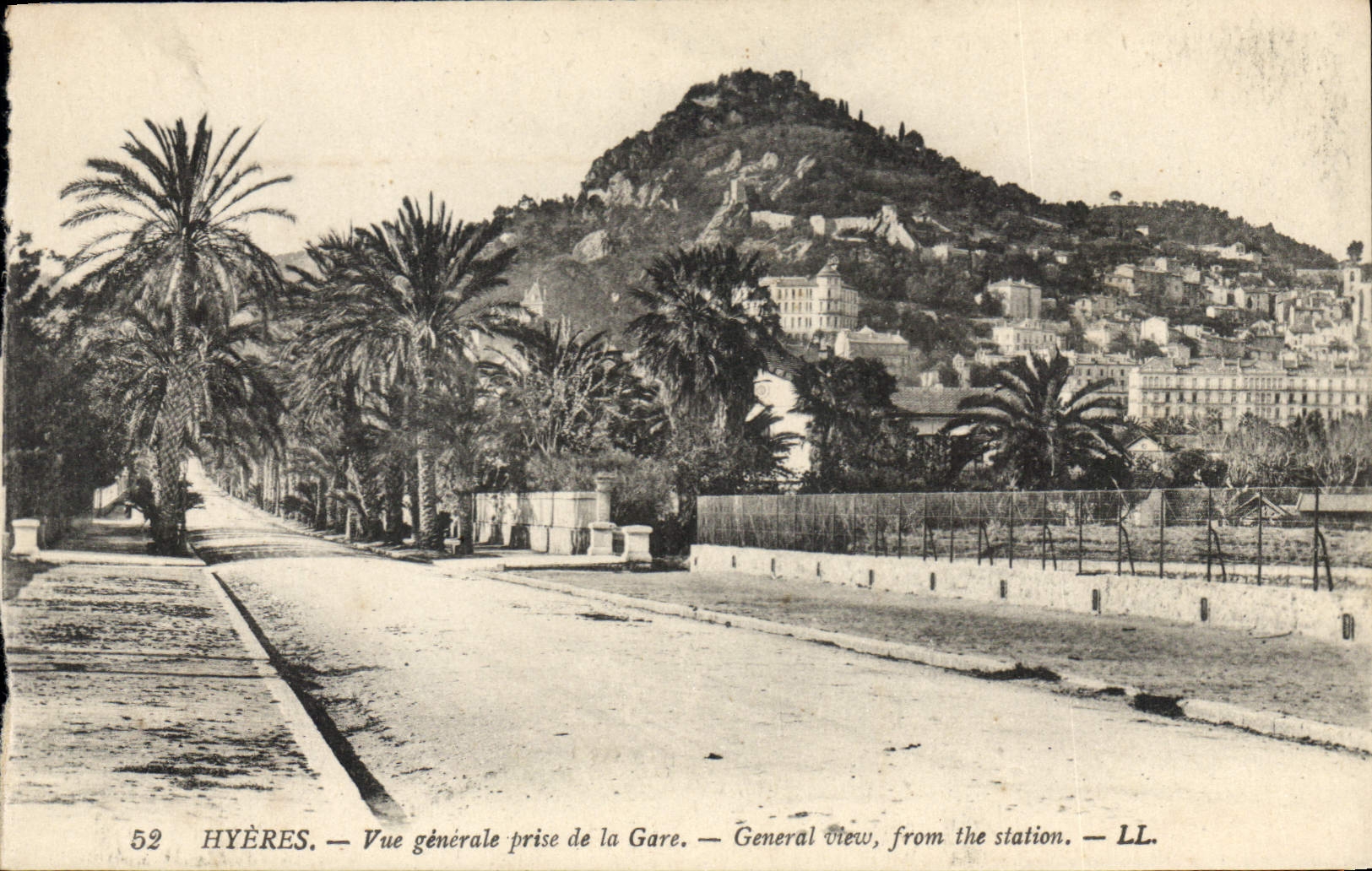 CPA Hyeres vue generale prise de la gare 
