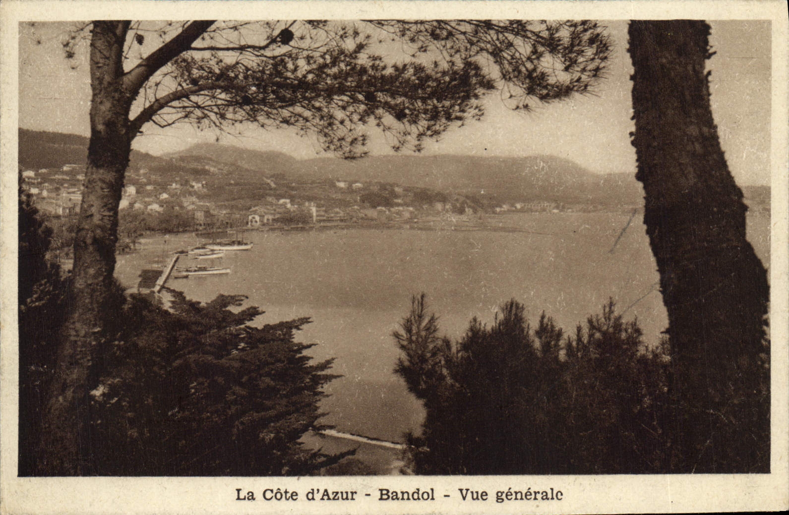 CPA La Cote d'Azur Bandol vue generale 