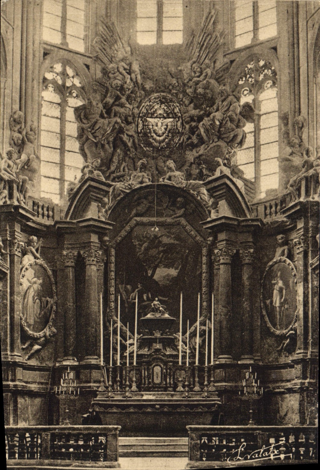 CPA Basilique de St Maximin Var Maitre Autel en marbe du pays Urne en porphyre sculptee par Silvius 