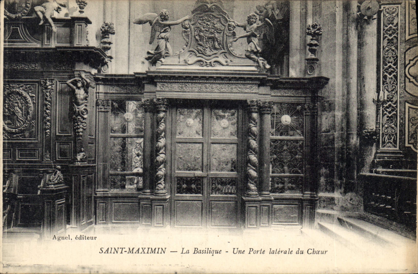 CPA Saint Maximin la Basilique une porte laterale du Choeur 