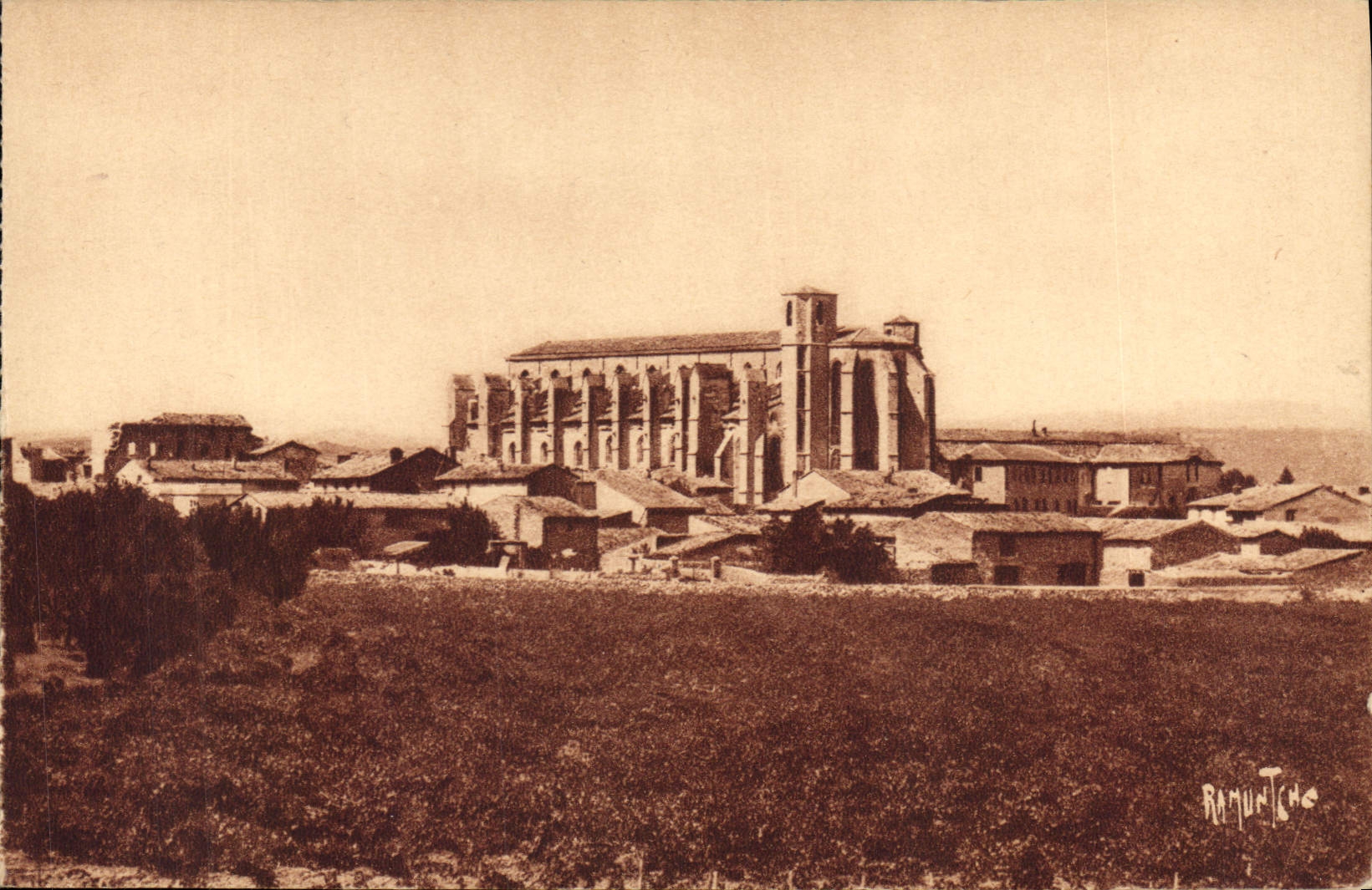 CPA Saint Maximin Couvent des Peres Dominicains la Basilique vue exterieure 