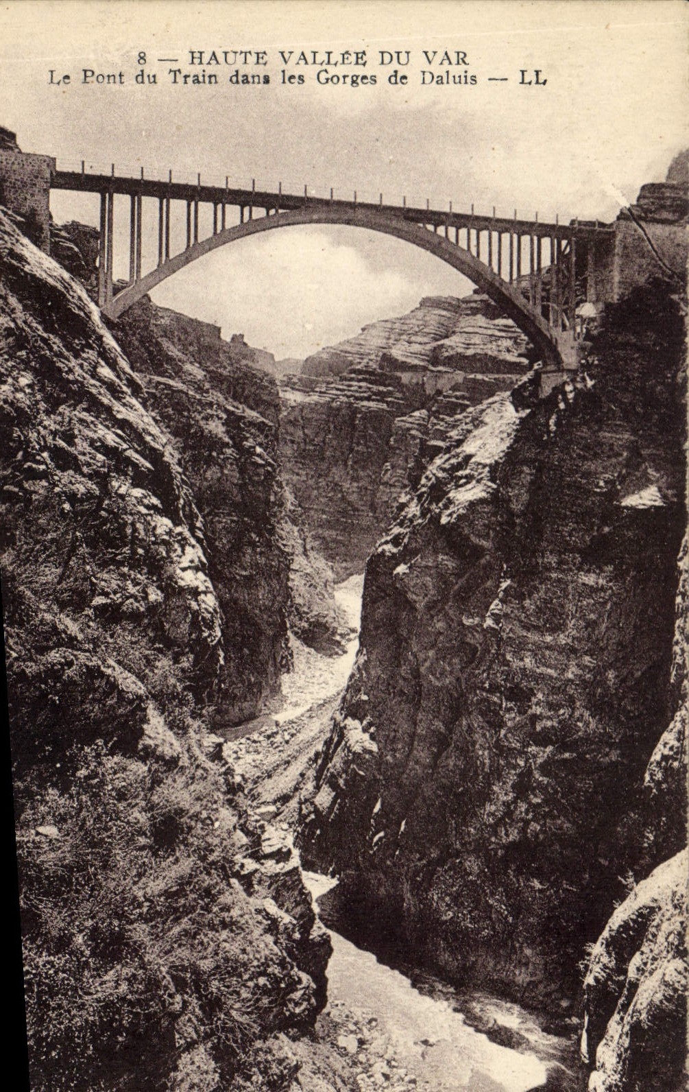 CPA Haute vallee du Var Le Pont du Train dana les Gorges de Daluis 