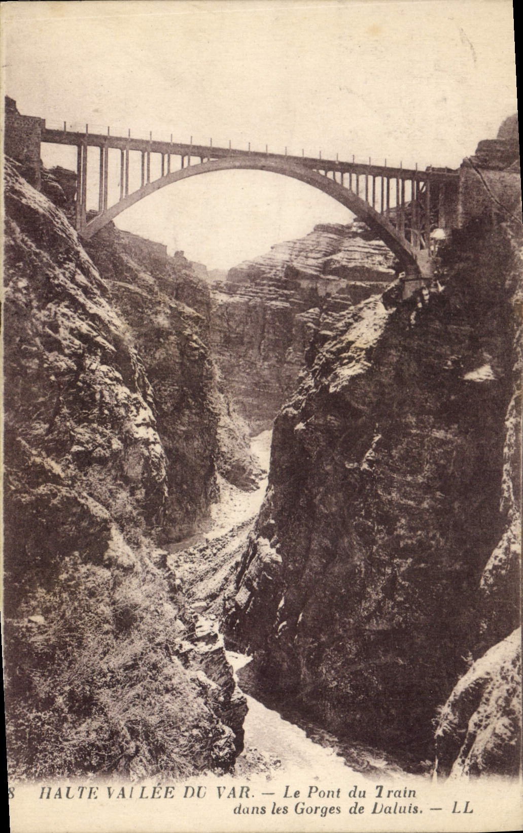 CPA Haute vallee du Var Le Pont du Train dans les Gorges de Daluis