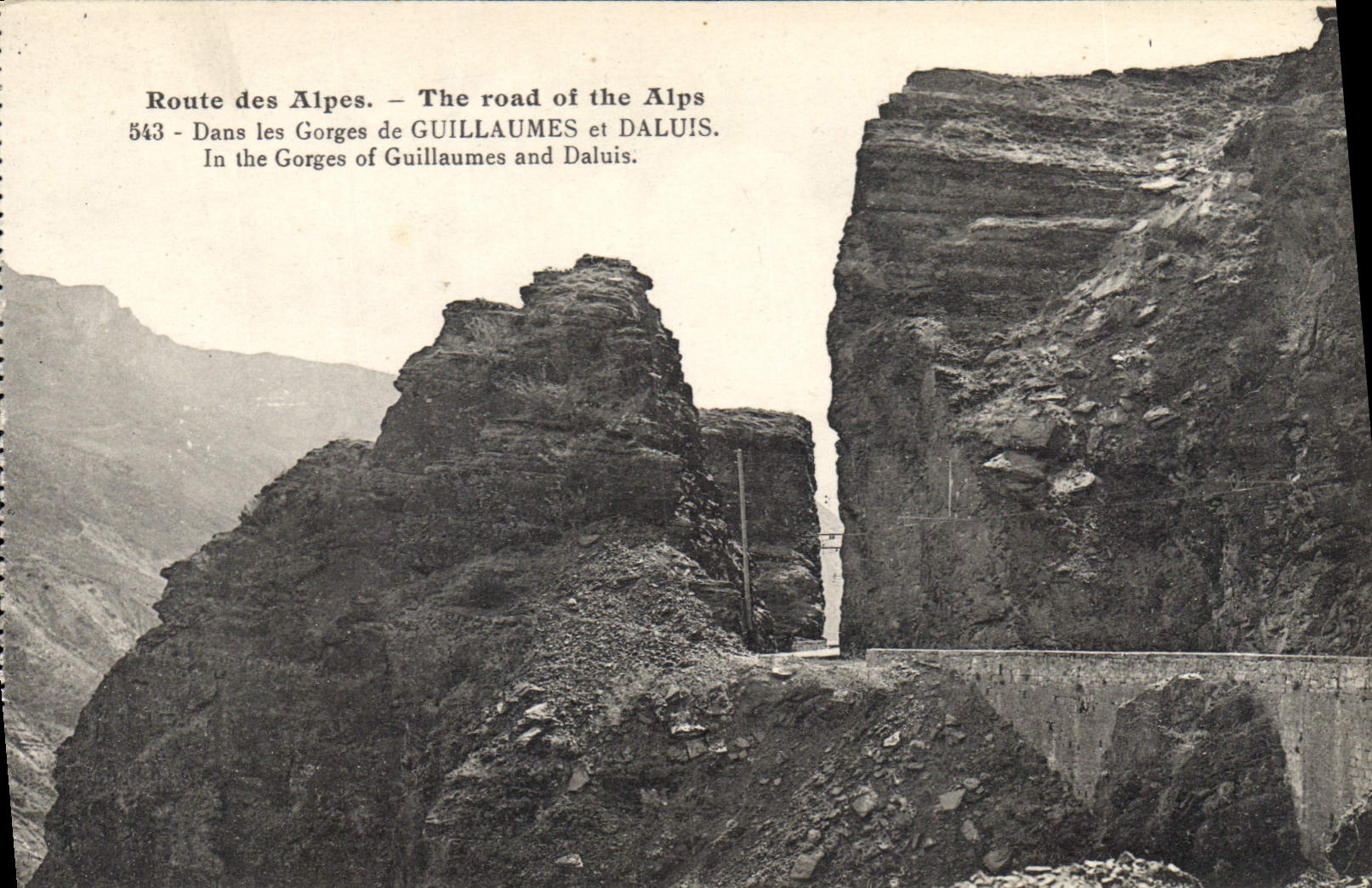 CPA Route des Alpes Dans les Gorges de Guillaumes et Daluis