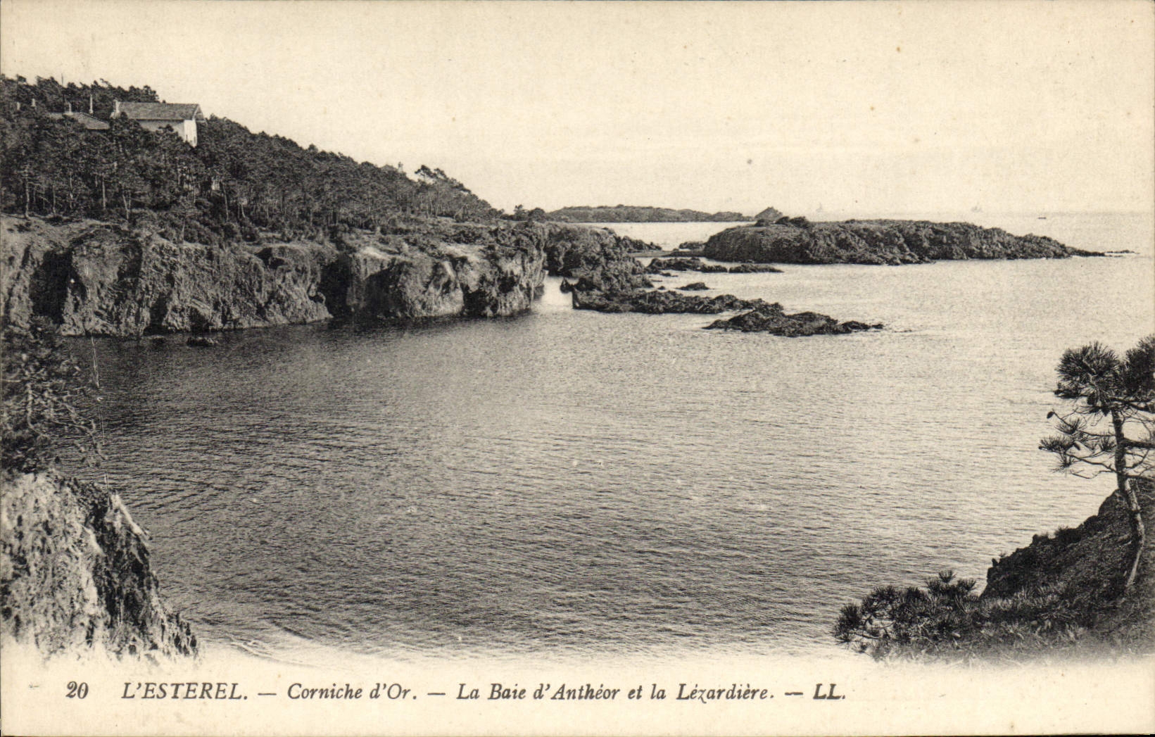 CPA l'Esterel Corniche d'Or La Baie d'Antheor et la Lezardiere
