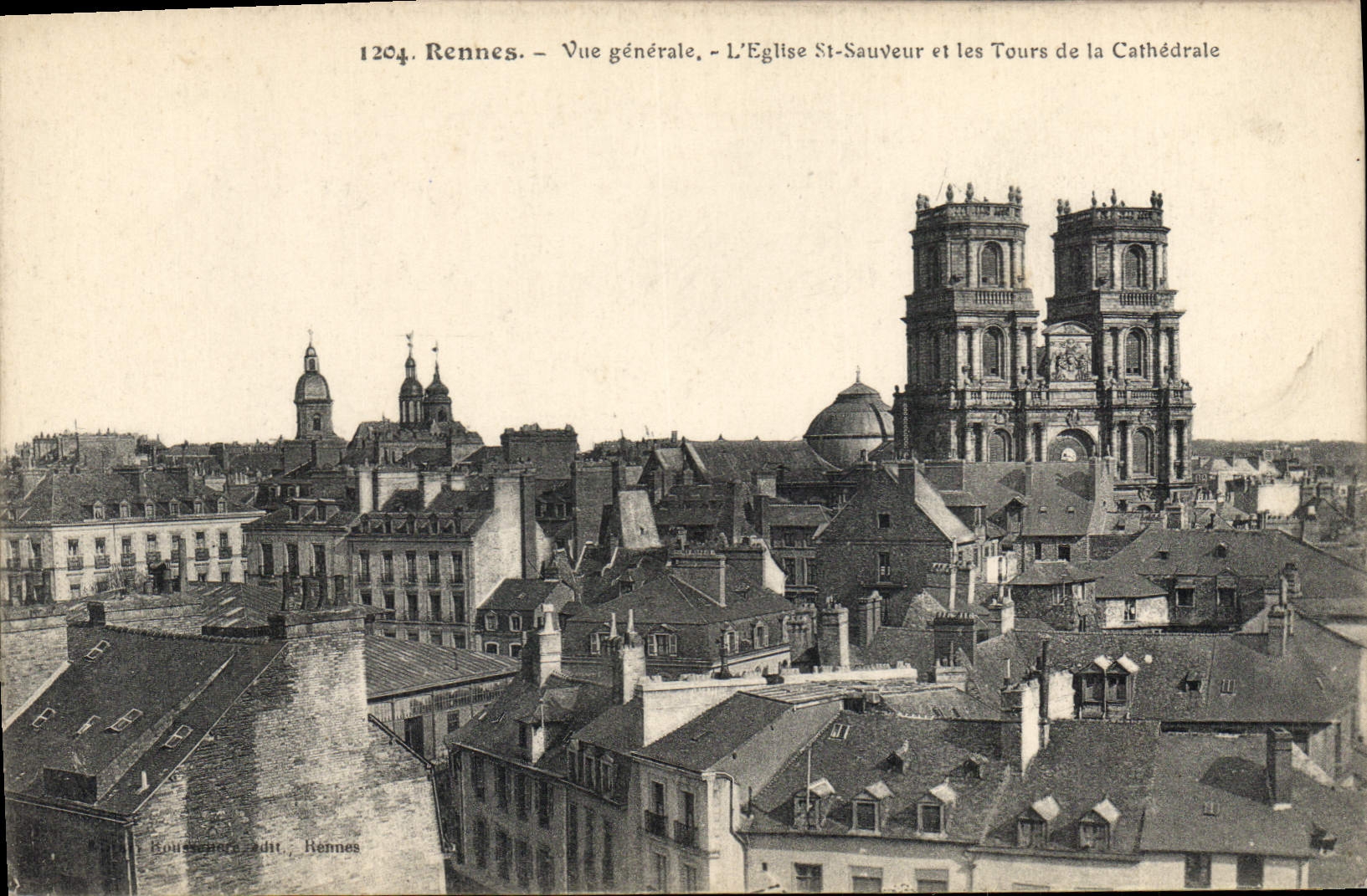 CPA Rennes Vue generale L'Eglise St Sauveur et les Tours de la Cathedrale 